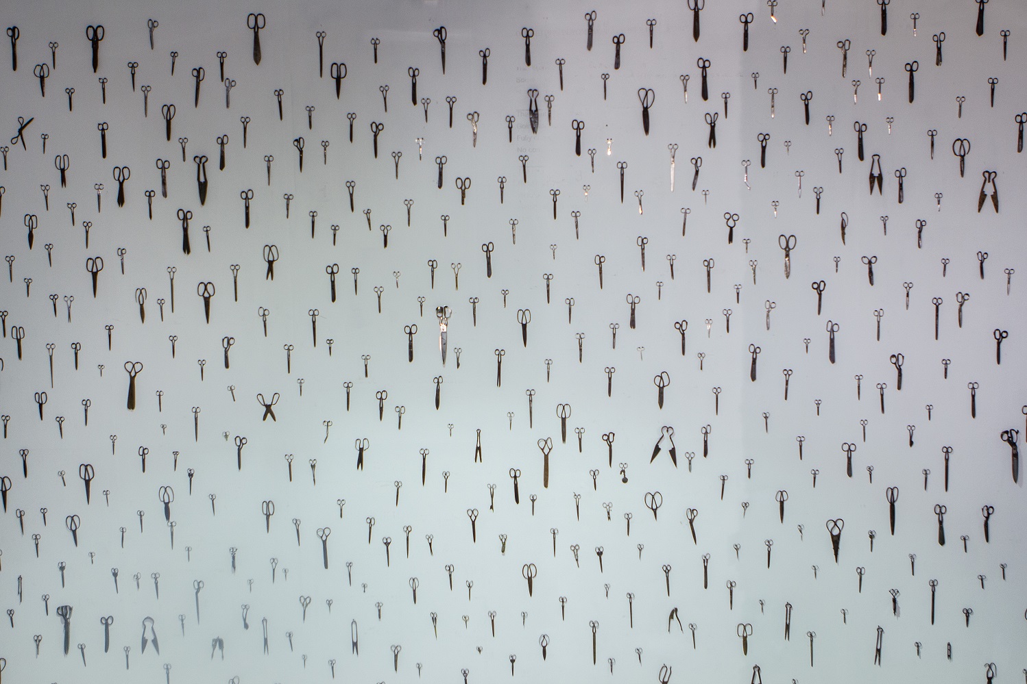 "Стіна з ножицями" і маски для яєць: Bob Basset та Гамлет Зіньковський покажуть "Предмети" на Ukrainian Fashion Week 2019